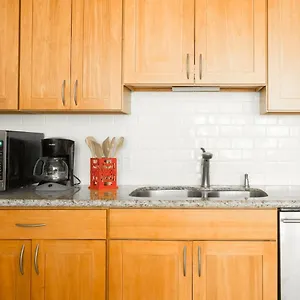 mercer-island-apartment-in-the-woods-pets-allowed.seattlehotelsites.com/